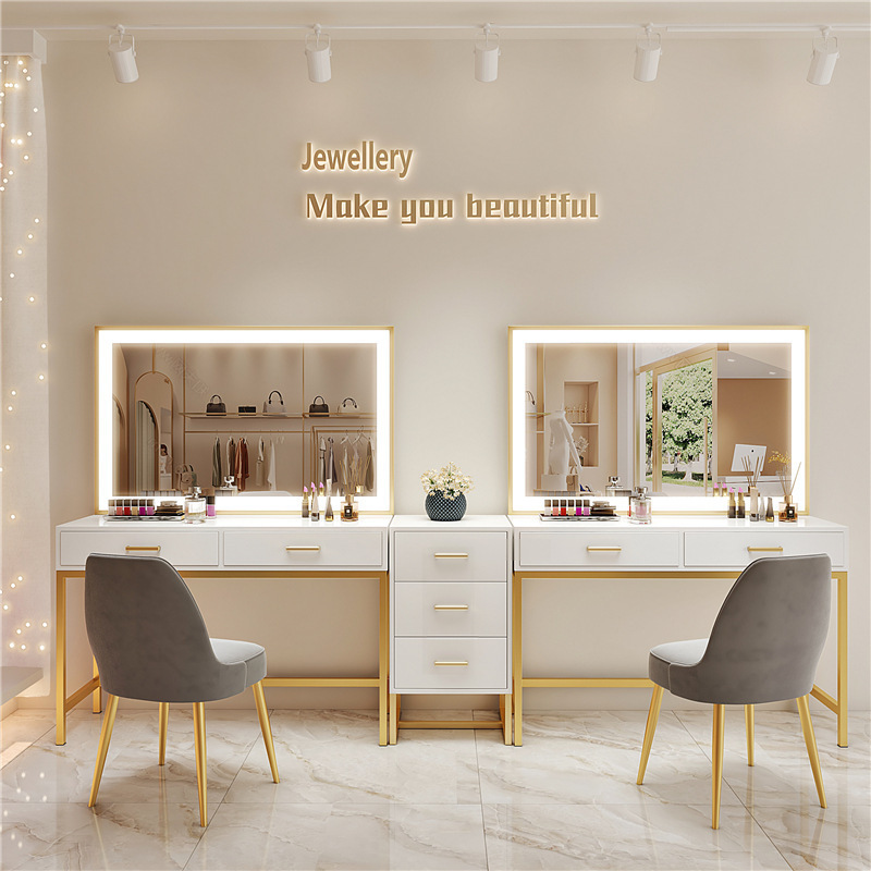 Nail art makeup artist studio  – Beauty And Makeup Studio Bewertung und Preis