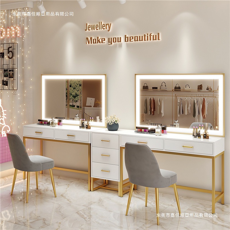 Nail art makeup artist studio  – Beauty And Makeup Studio Bewertung und Preis