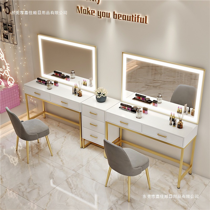 Nail art makeup artist studio  – Beauty And Makeup Studio Bewertung und Preis