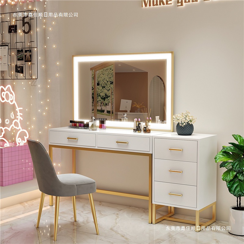 Nail art makeup artist studio  – Beauty And Makeup Studio Bewertung und Preis